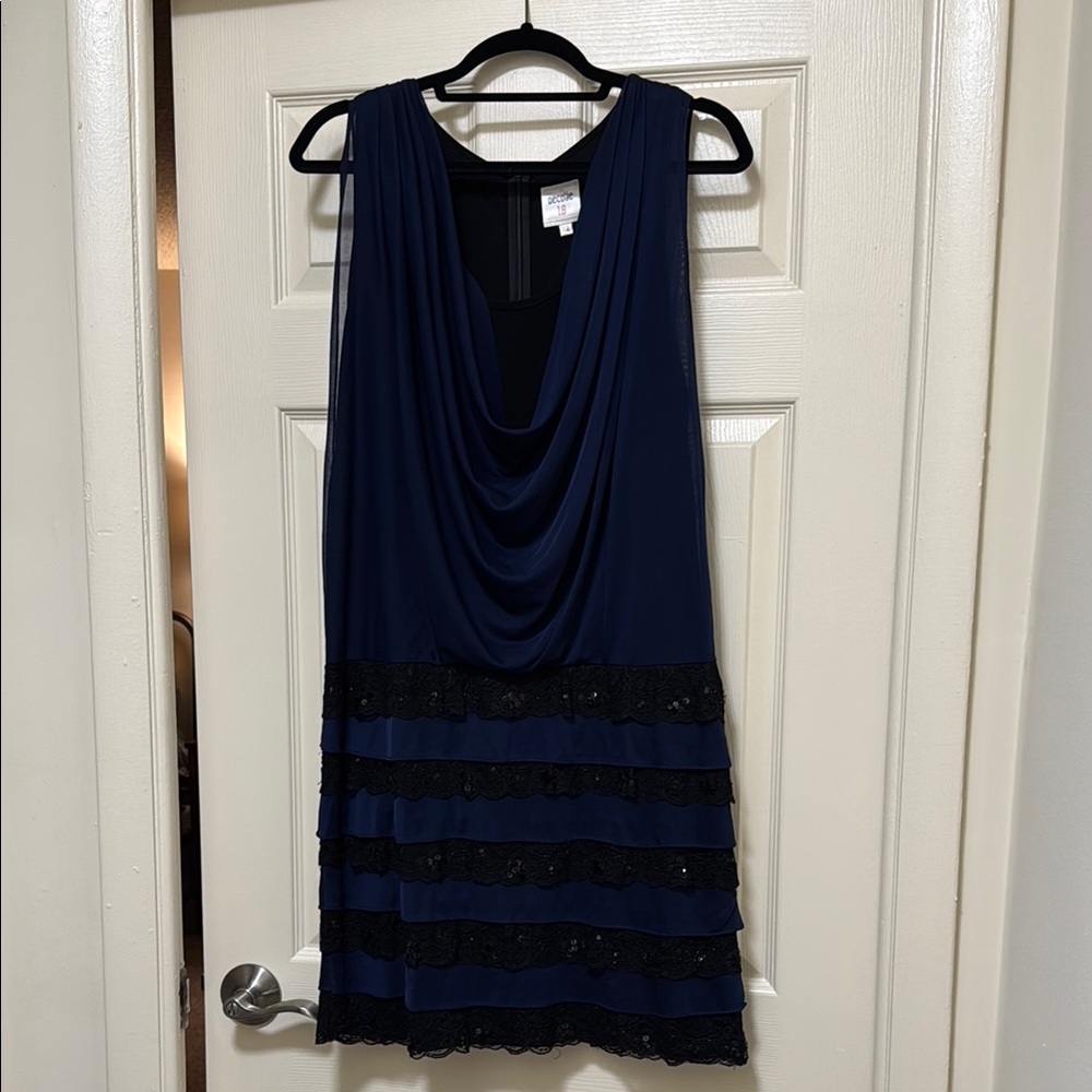 Chic Sleeveless Navy and Black Dress